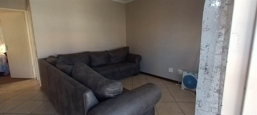 2 Bed Apartment in Mantevrede photo number 5