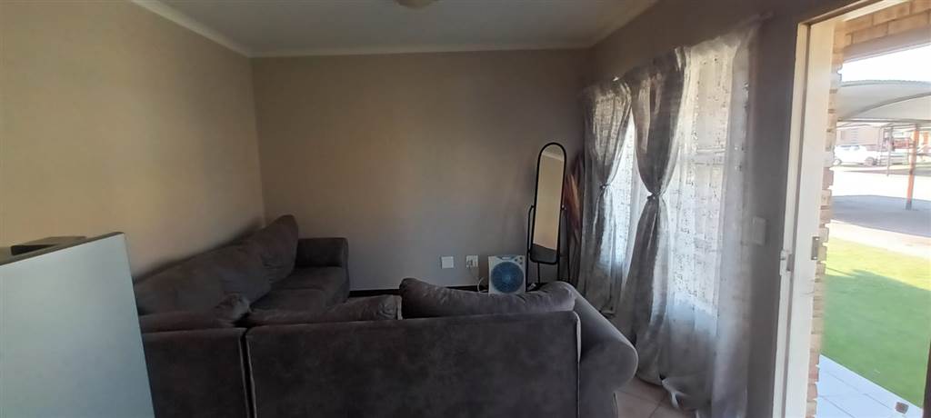 2 Bed Apartment in Mantevrede photo number 12