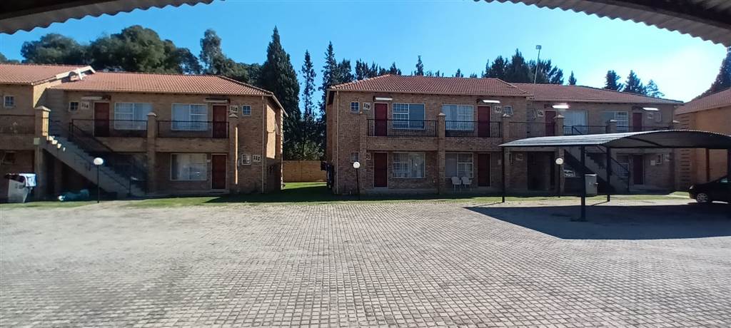 2 Bed Apartment in Mantevrede photo number 3