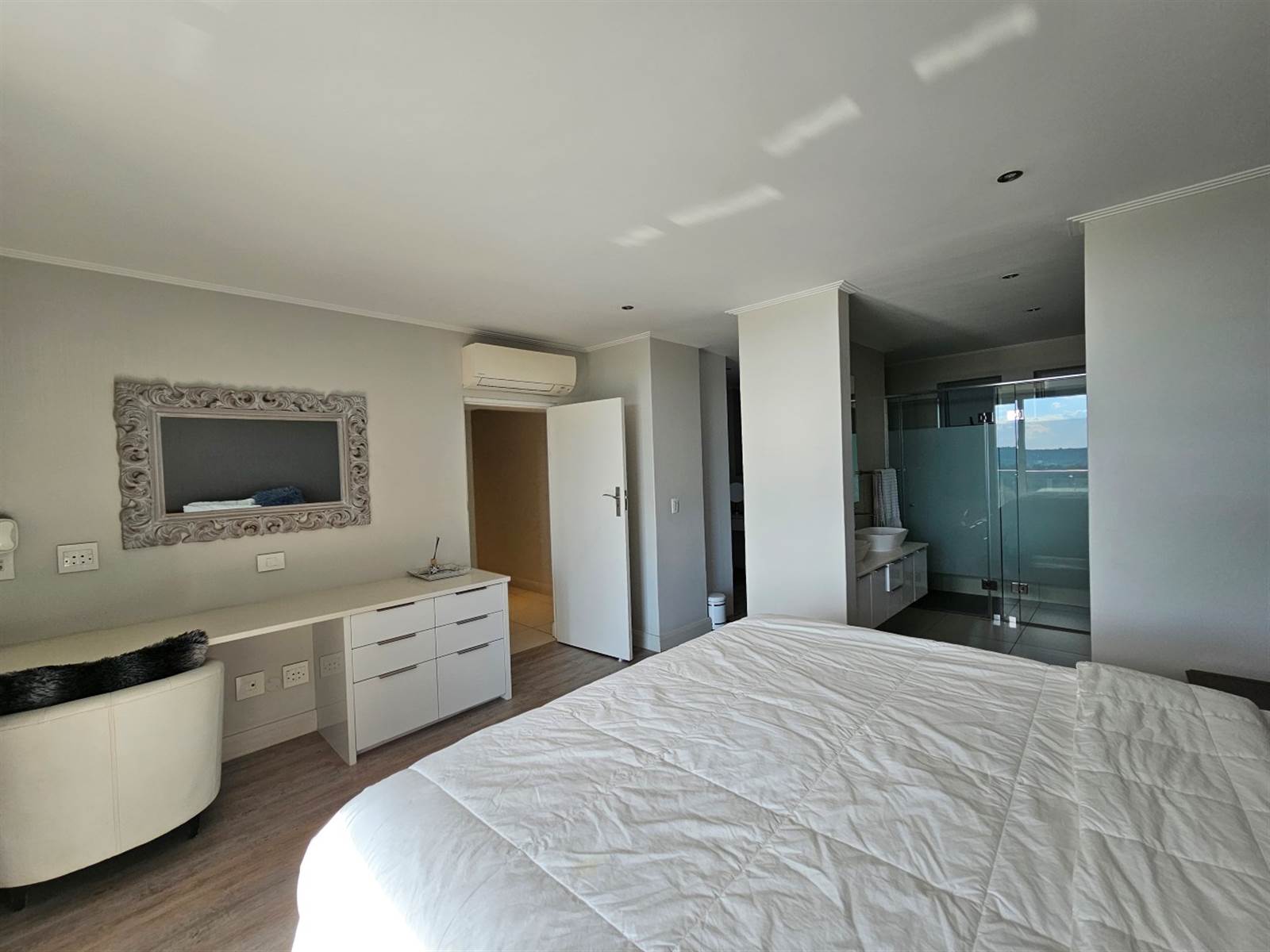4 Bed Apartment in Rosebank photo number 28
