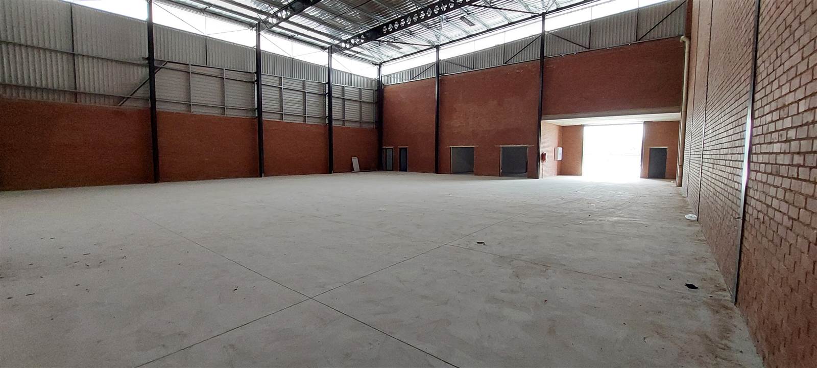 950  m² Industrial space in Louwlardia photo number 3