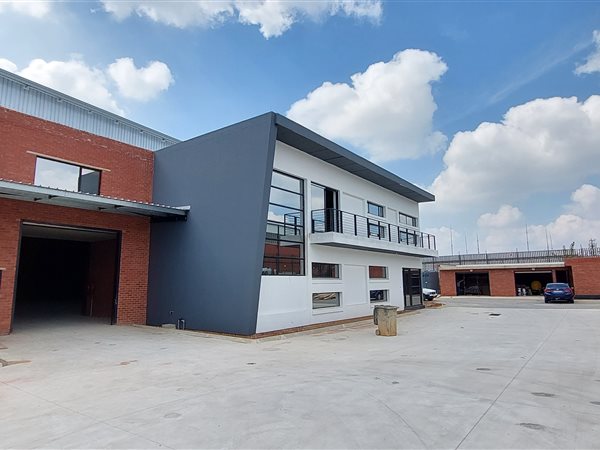 950  m² Industrial space in Louwlardia