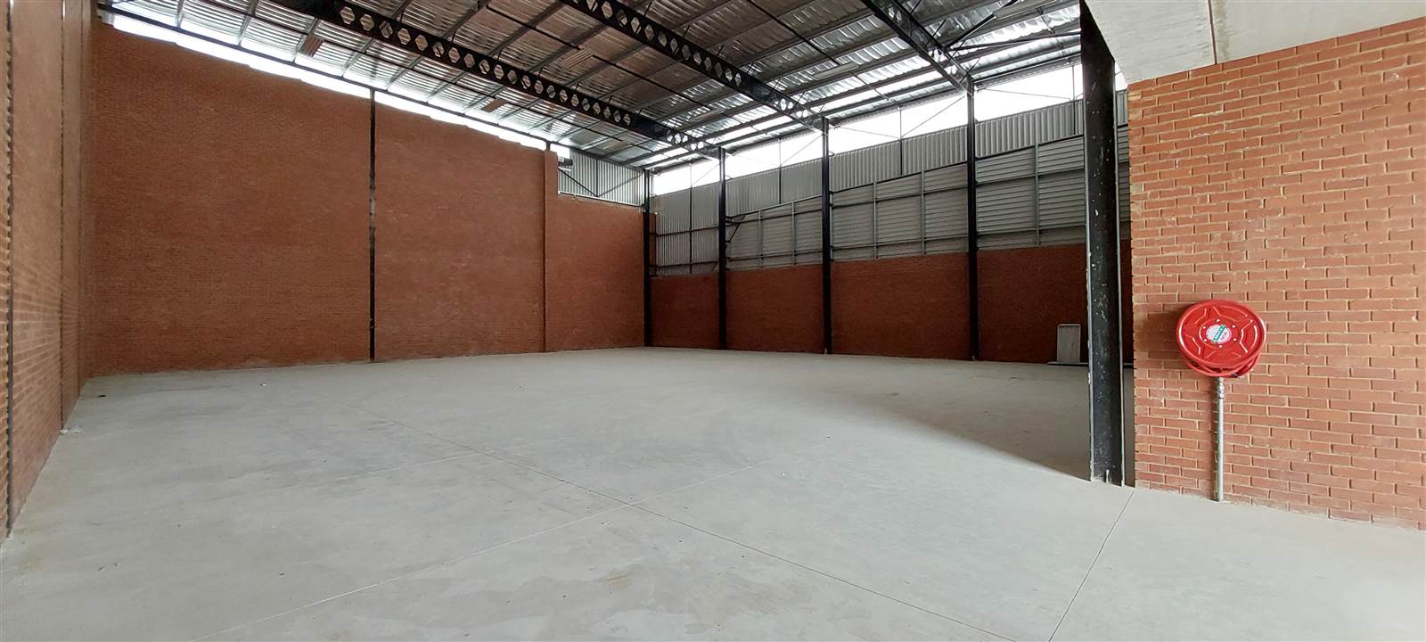950  m² Industrial space in Louwlardia photo number 2