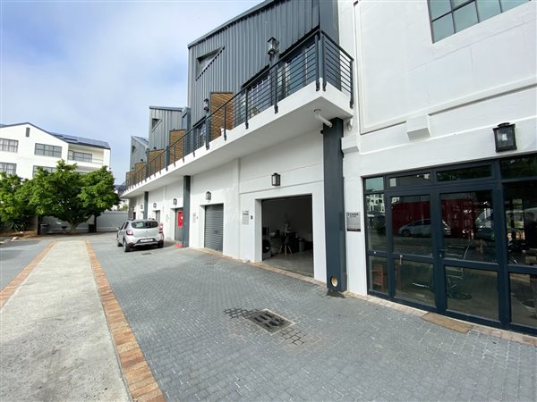 30  m² Commercial space in Paardevlei