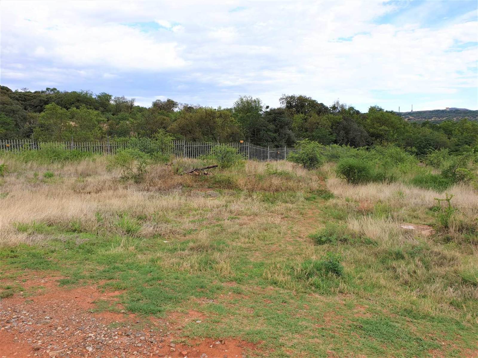 1814 m² Land available in Estate D Afrique photo number 8
