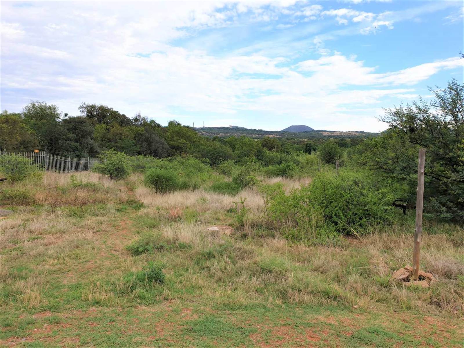 1814 m² Land available in Estate D Afrique photo number 2
