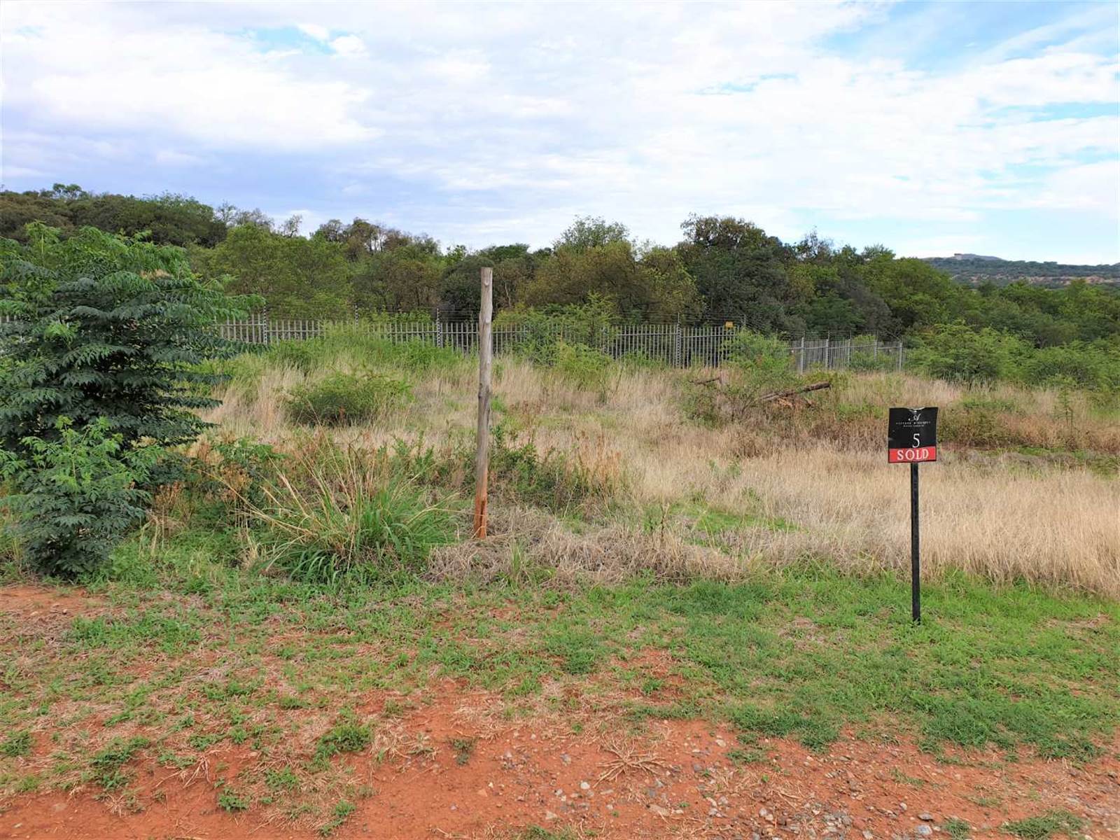 1814 m² Land available in Estate D Afrique photo number 4