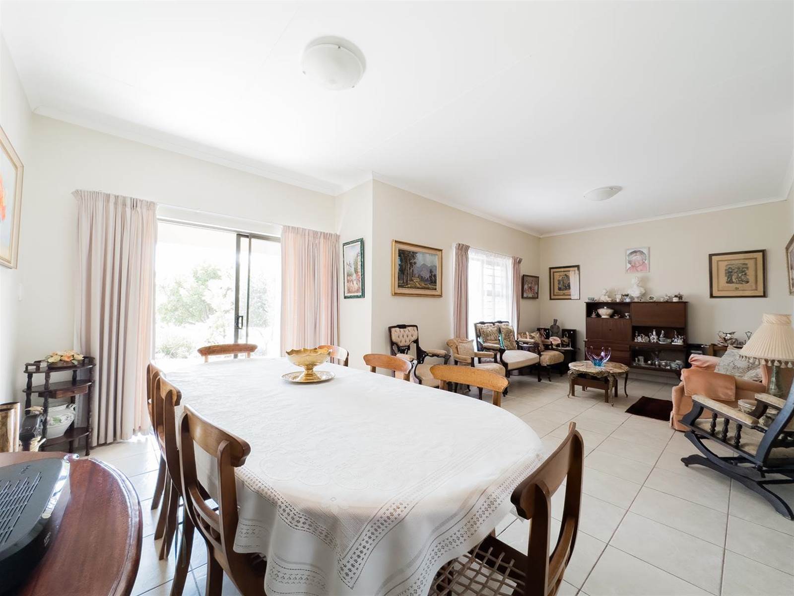 3 Bed House in Hazeldean (Silverlakes Surroundings) photo number 8