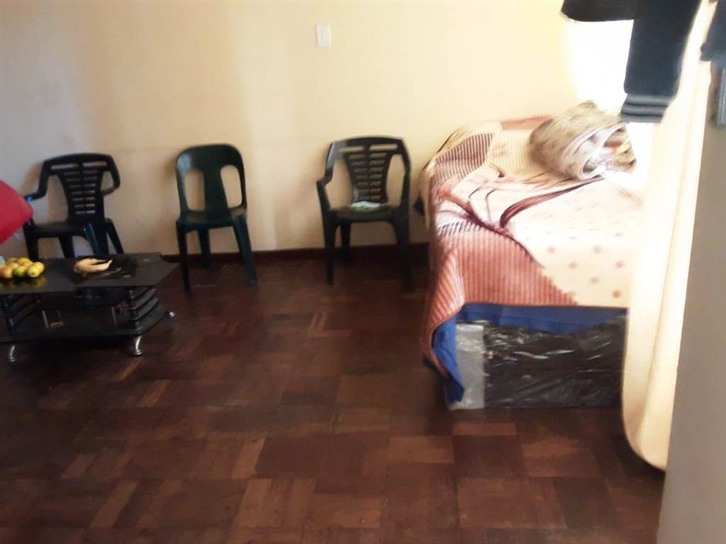 2.5 Bed Apartment in Durban CBD photo number 11
