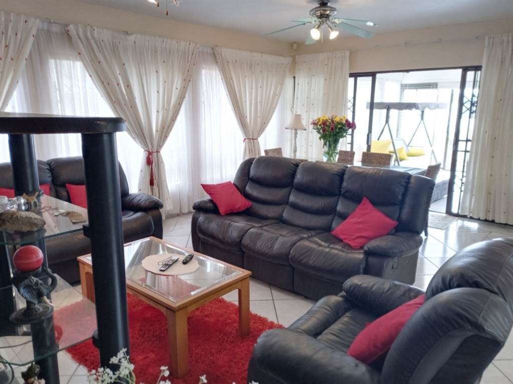 3 Bed Apartment in Manaba photo number 4