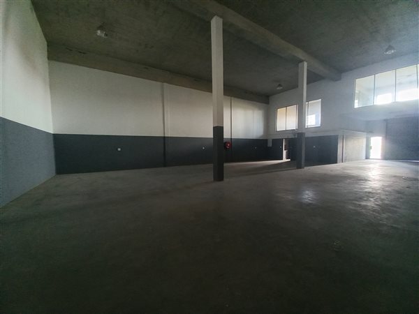 366  m² Industrial space