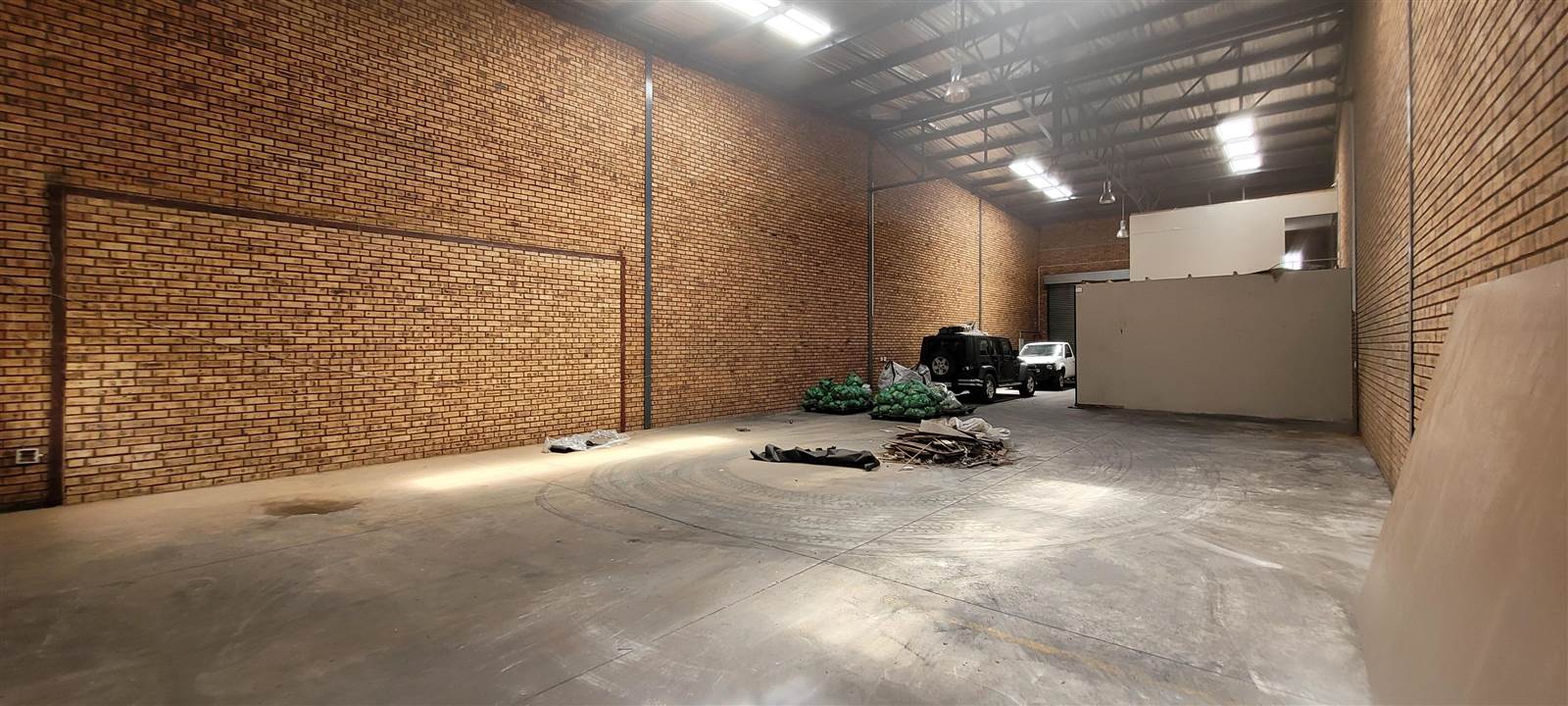 338  m² Industrial space in Stormill photo number 3