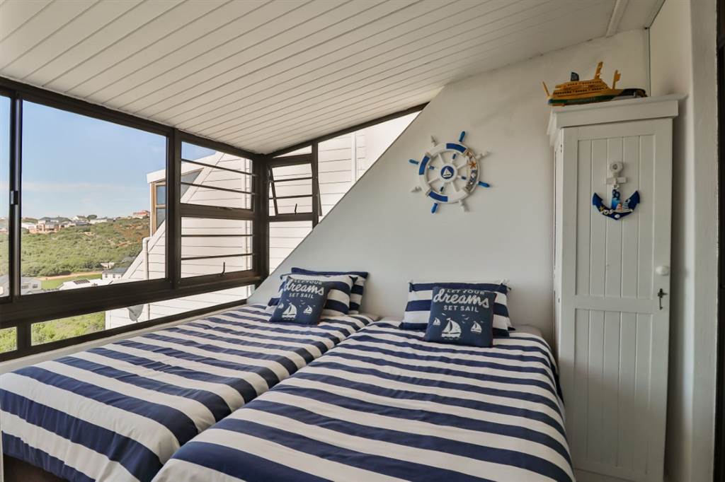 3 Bed Apartment in Stilbaai photo number 9