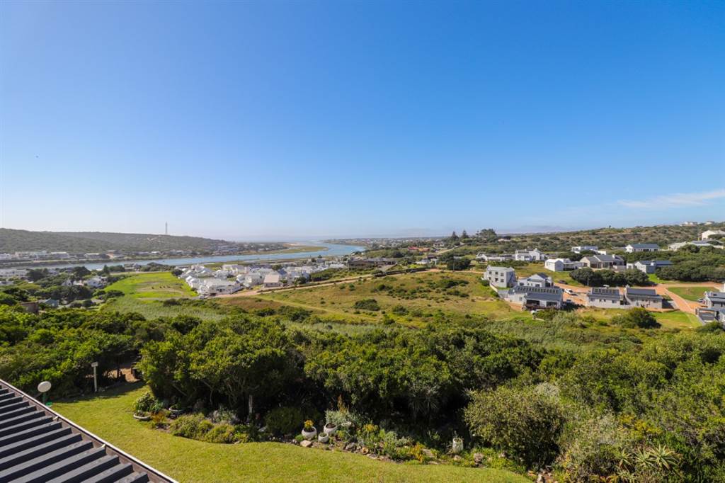 3 Bed Apartment in Stilbaai photo number 20