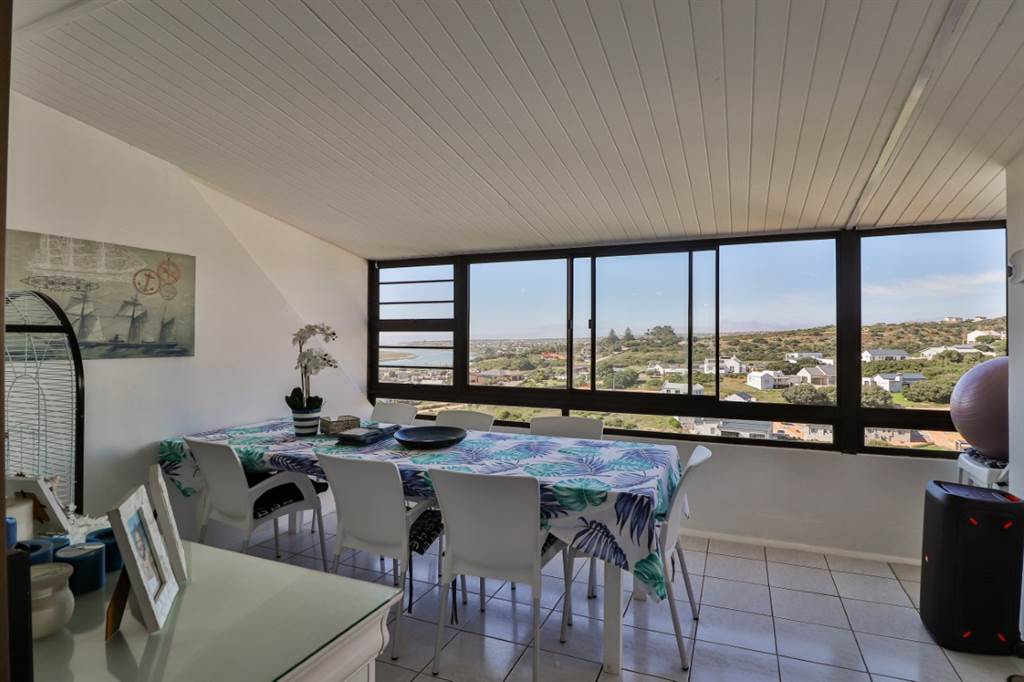 3 Bed Apartment in Stilbaai photo number 7
