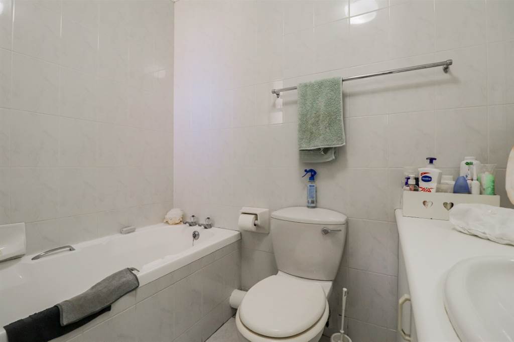 3 Bed Apartment in Stilbaai photo number 14