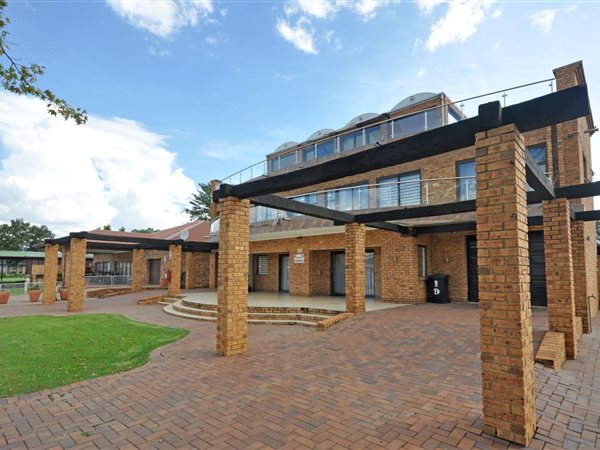 6 Bedroom House 6 Bedroom House