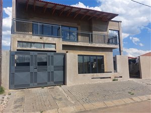 4 Bed House in Golden Gardens