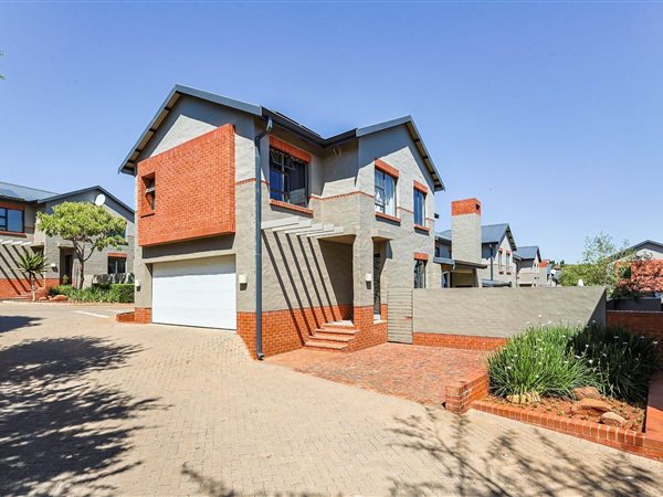 3 Bedroom Townhouse 3 Bedroom Townhouse