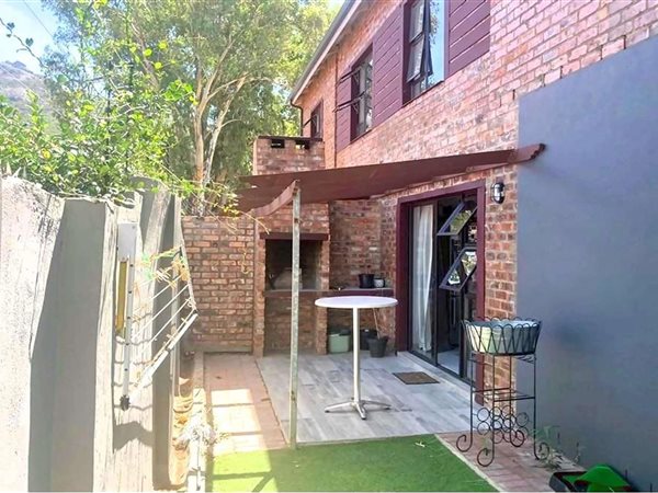 3 Bed Townhouse in Paarl Central East