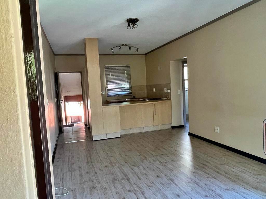 1 Bed House in Lonehill photo number 4