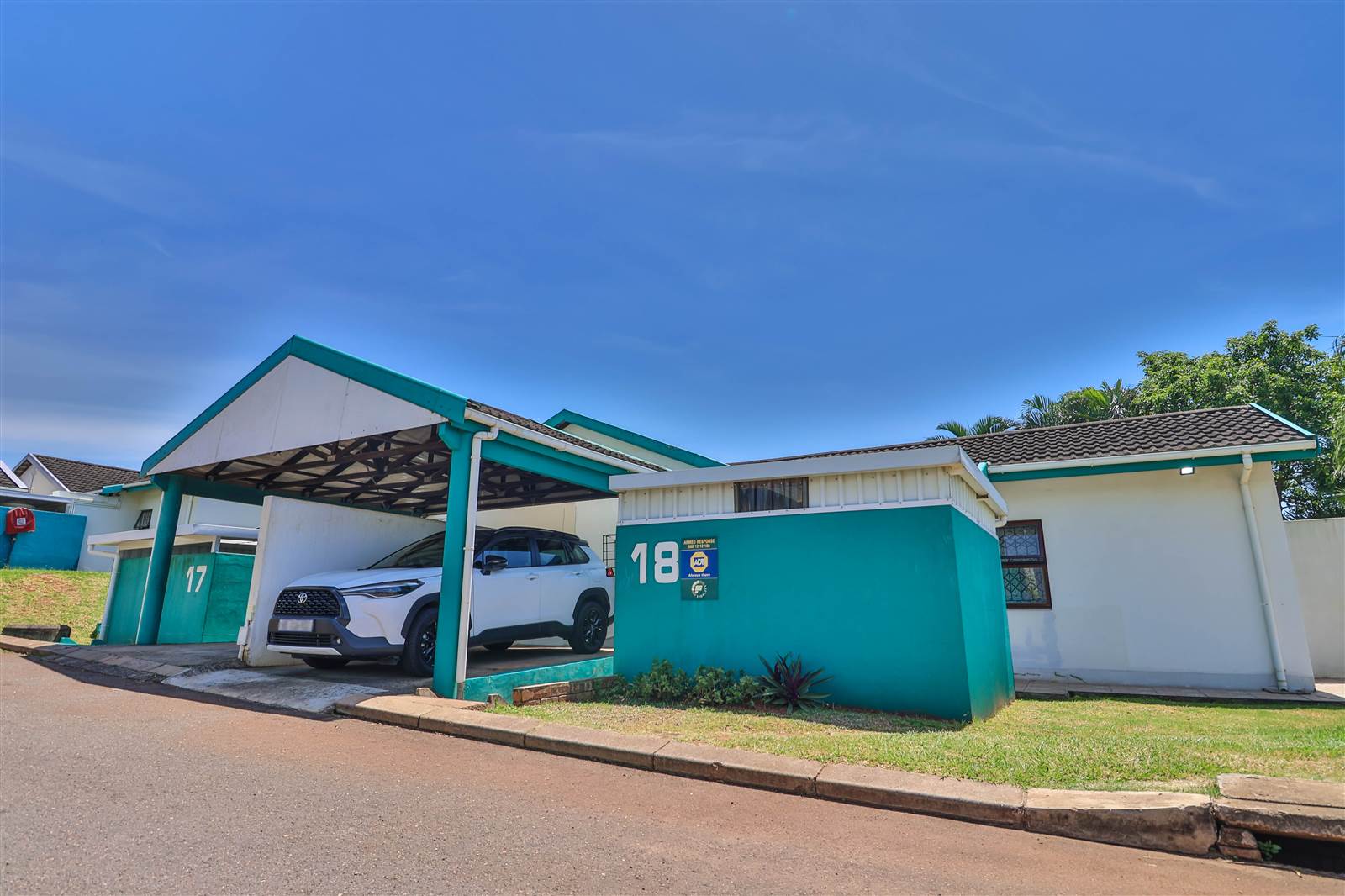 2 Bed Townhouse in Amanzimtoti photo number 1