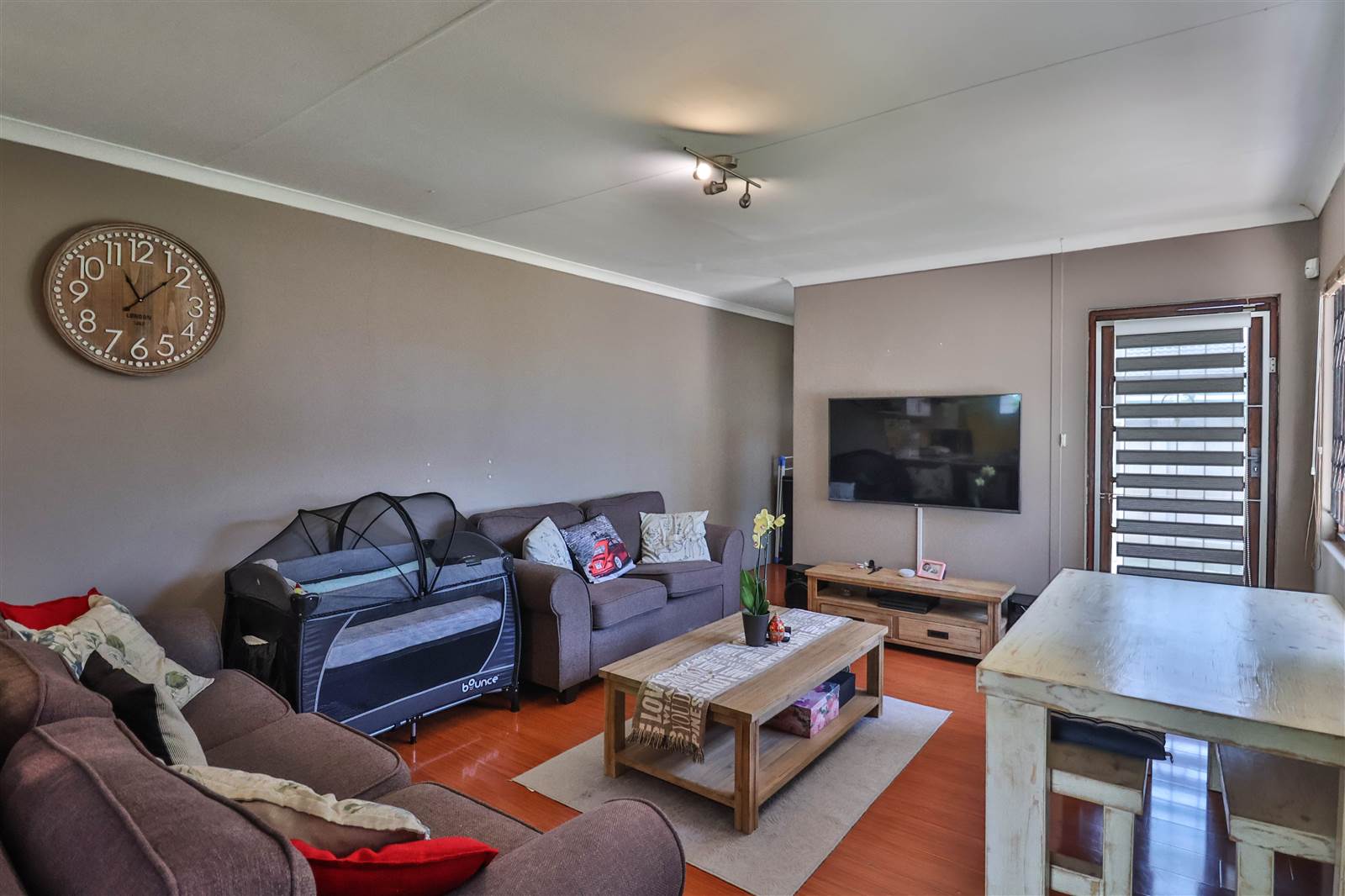 2 Bed Townhouse in Amanzimtoti photo number 7