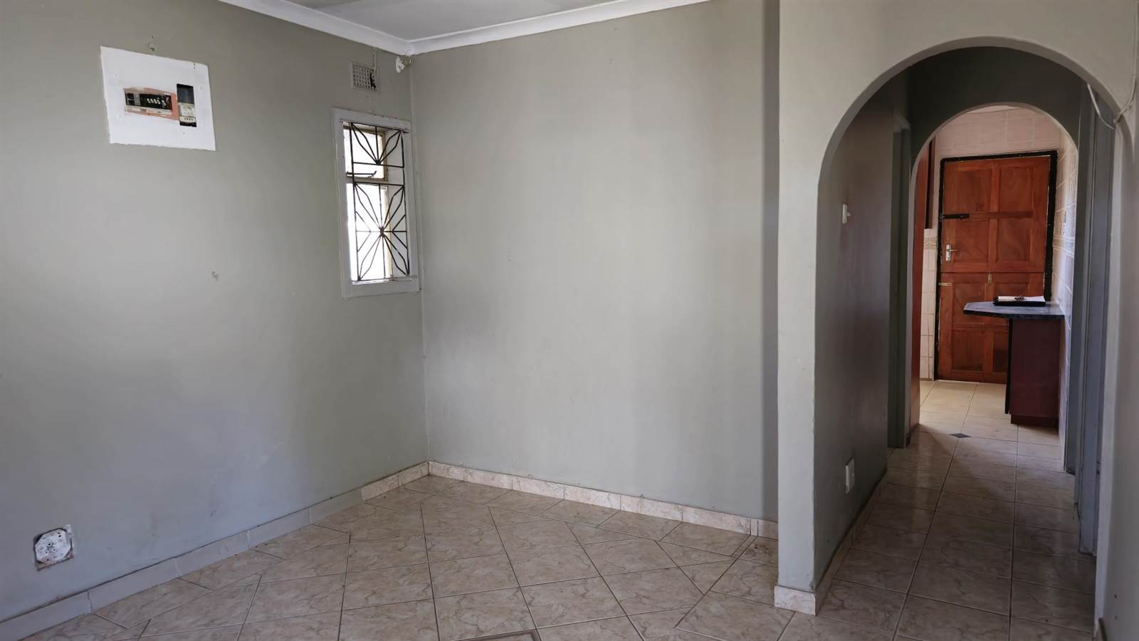 2 Bed Townhouse in Shastri Park photo number 4