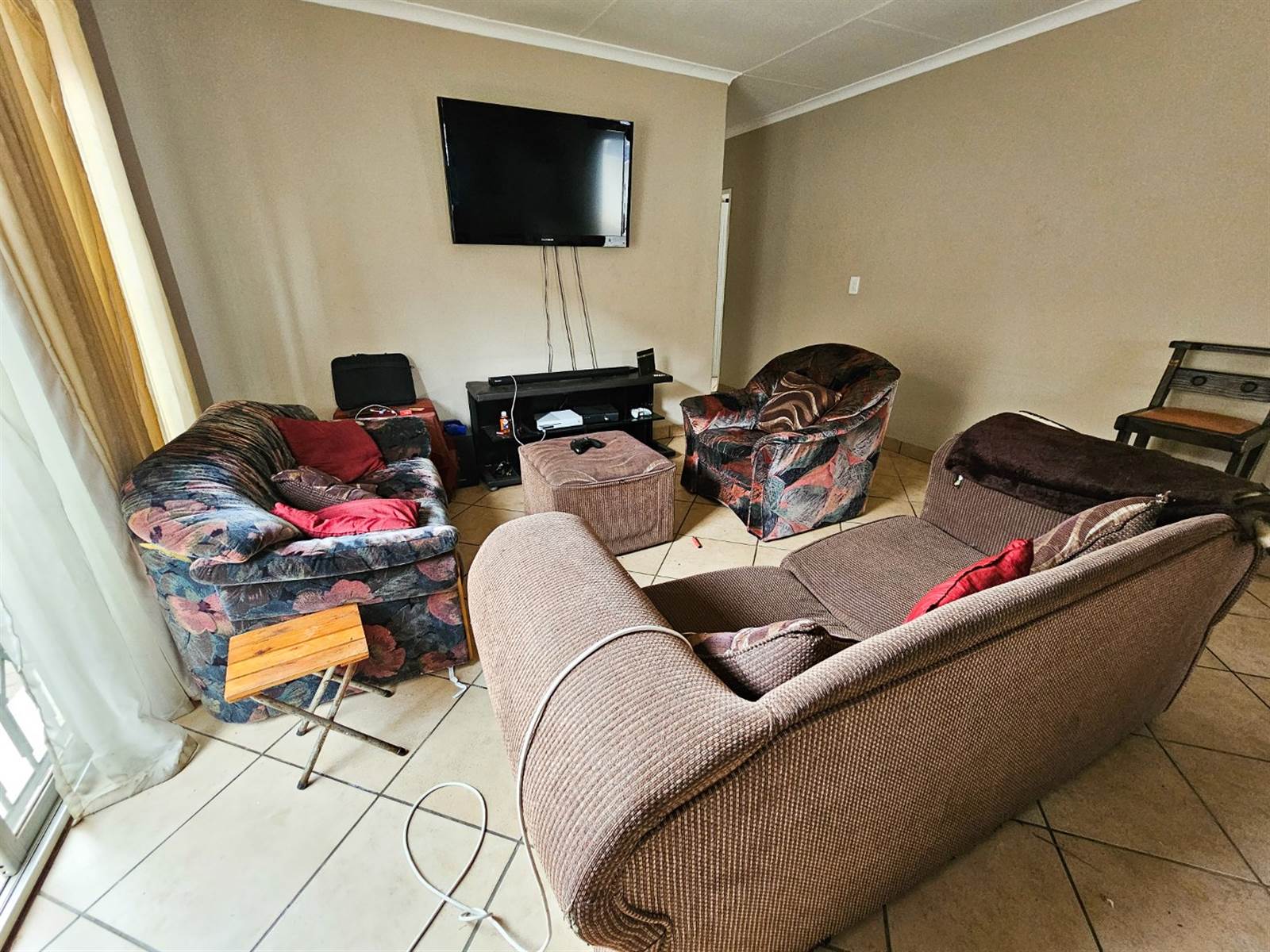 3 Bed Townhouse in Krugersdorp North photo number 3