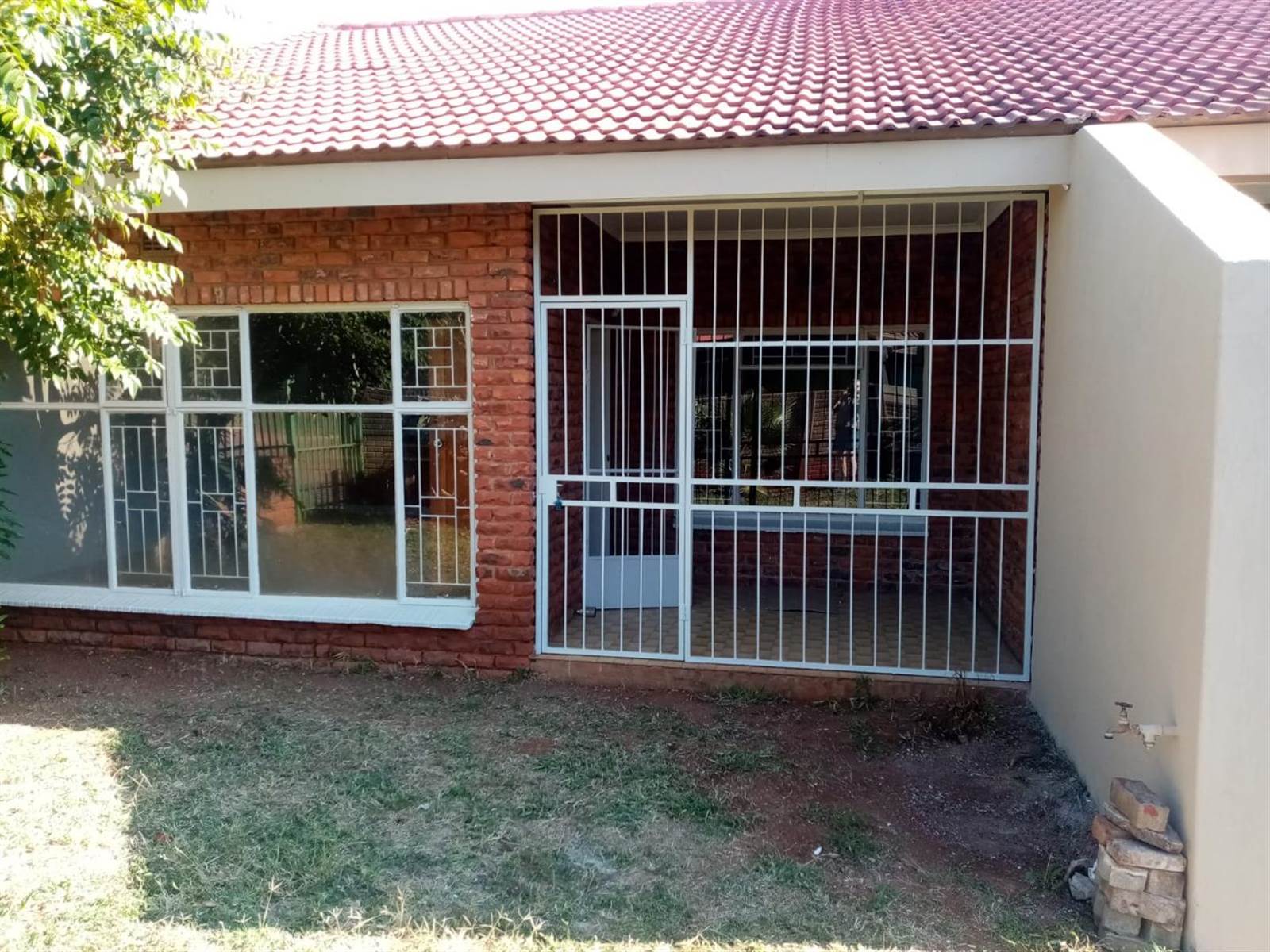 3 Bed House in Mookgophong (Naboomspruit) photo number 2