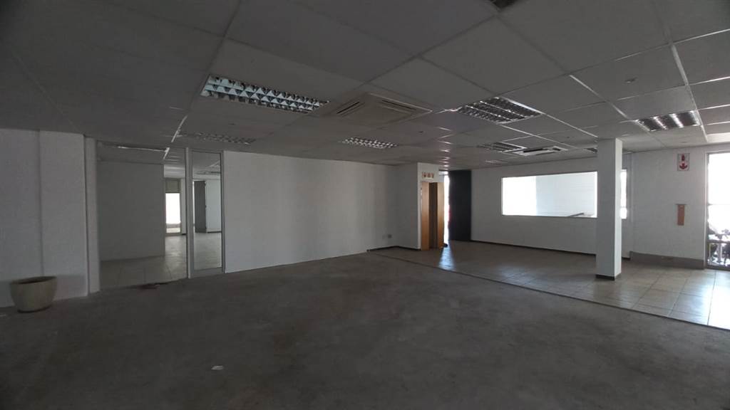 427  m² Commercial space in Faerie Glen photo number 12