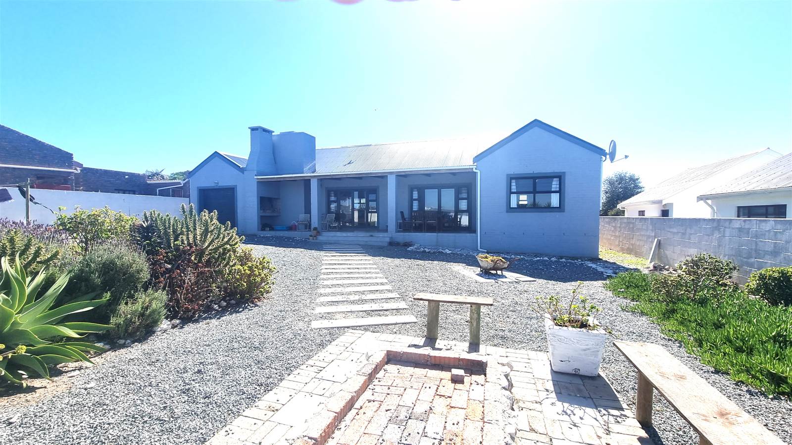 3 Bed House in Yzerfontein photo number 2