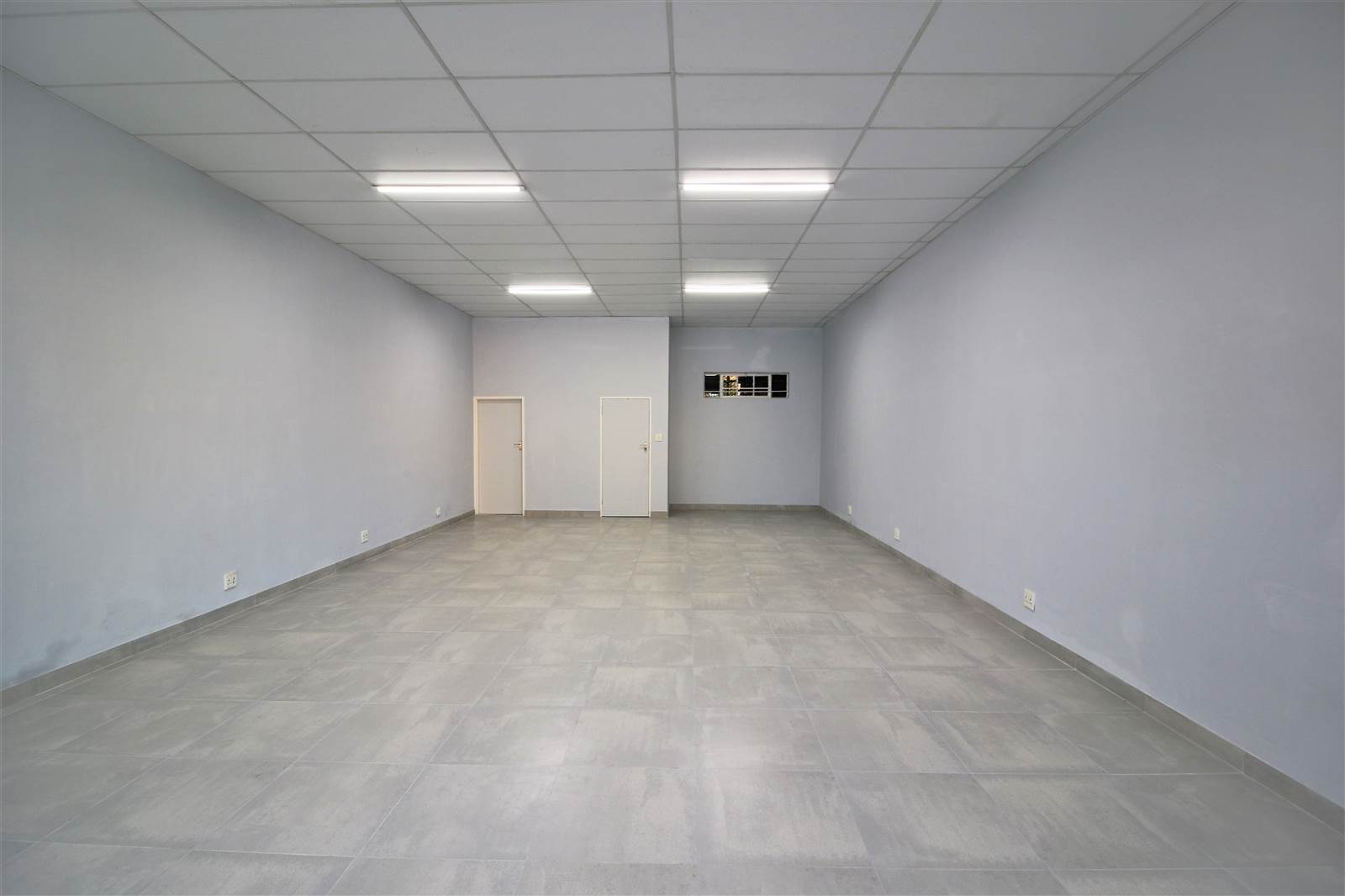 100  m² Commercial space in Parow photo number 3
