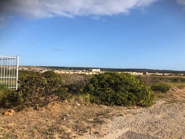 1200 m² Land available in Mossel Bay Central
