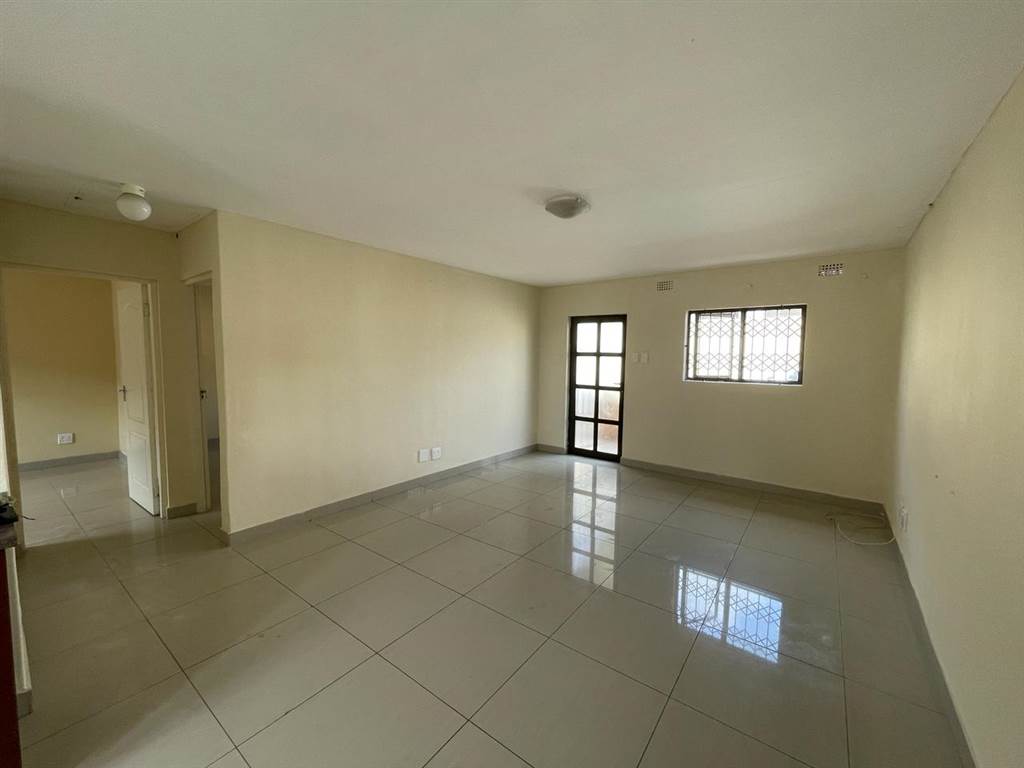 2 Bed Apartment in Vanrova Gardens photo number 1