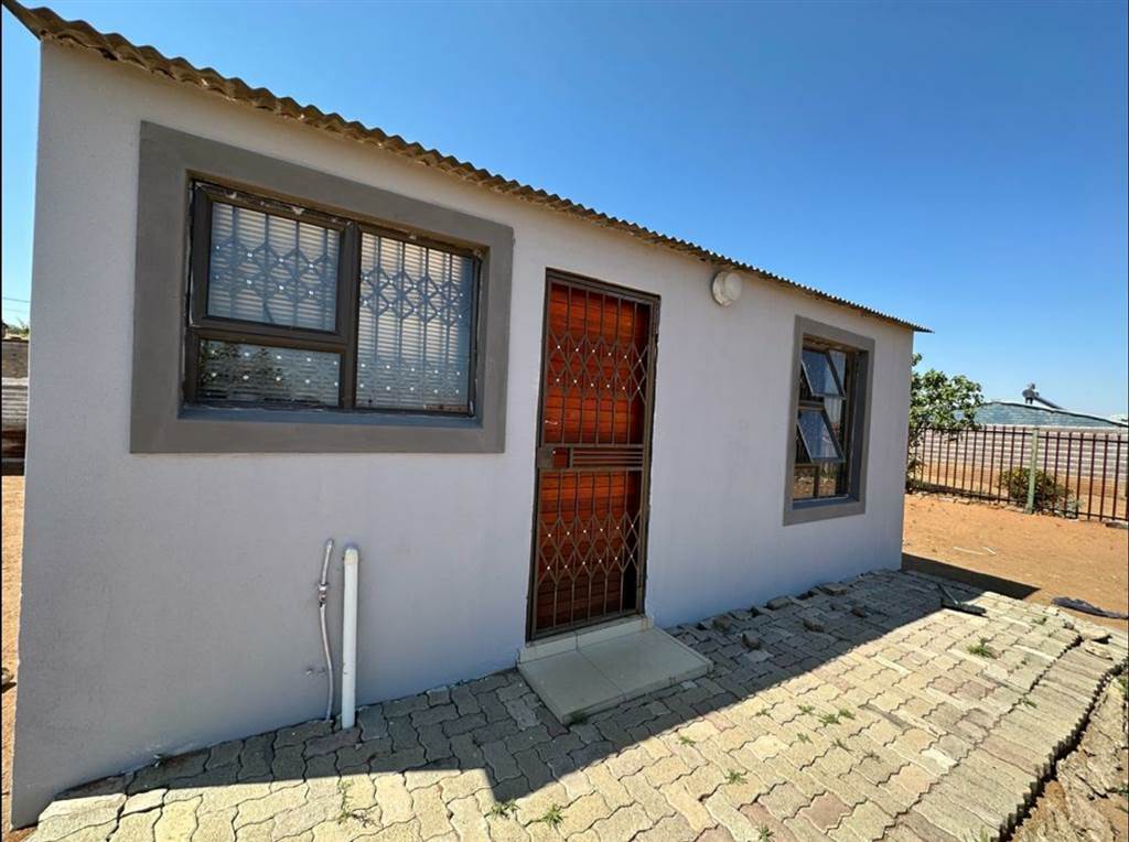 2 Bed House in Mangaung photo number 9