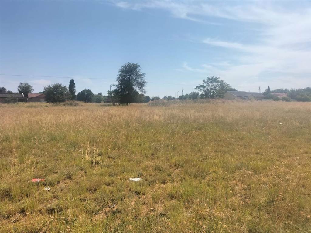 833 m² Land available in Riebeeckstad photo number 4