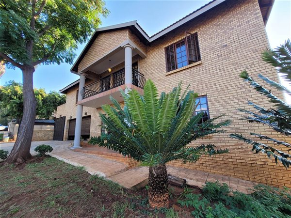 4 Bedroom House 4 Bedroom House