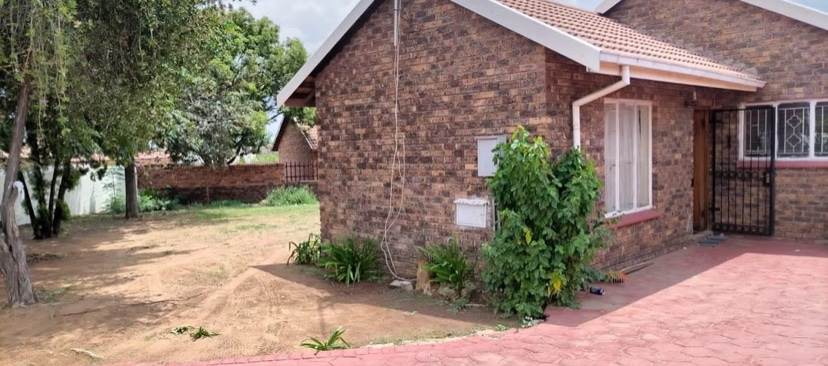 5 Bed House in Soshanguve photo number 11