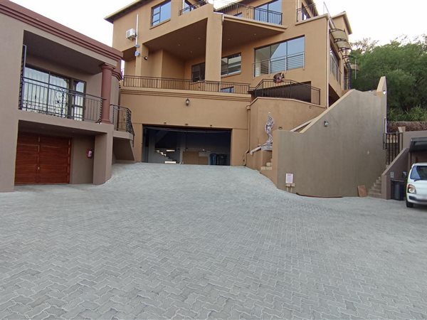 4 Bed Townhouse in Glenvista