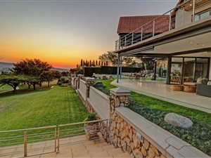 7 Bed House in Woodhill