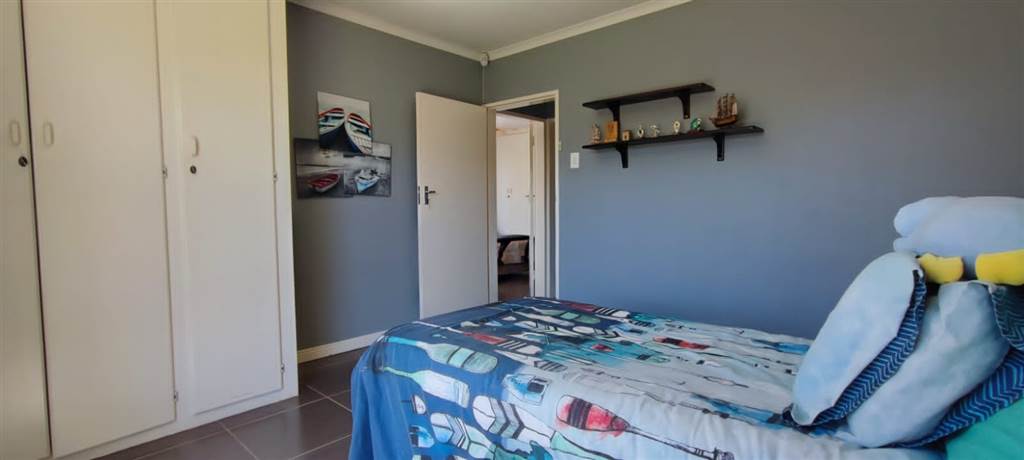 2 Bed Townhouse in Rooihuiskraal North photo number 14