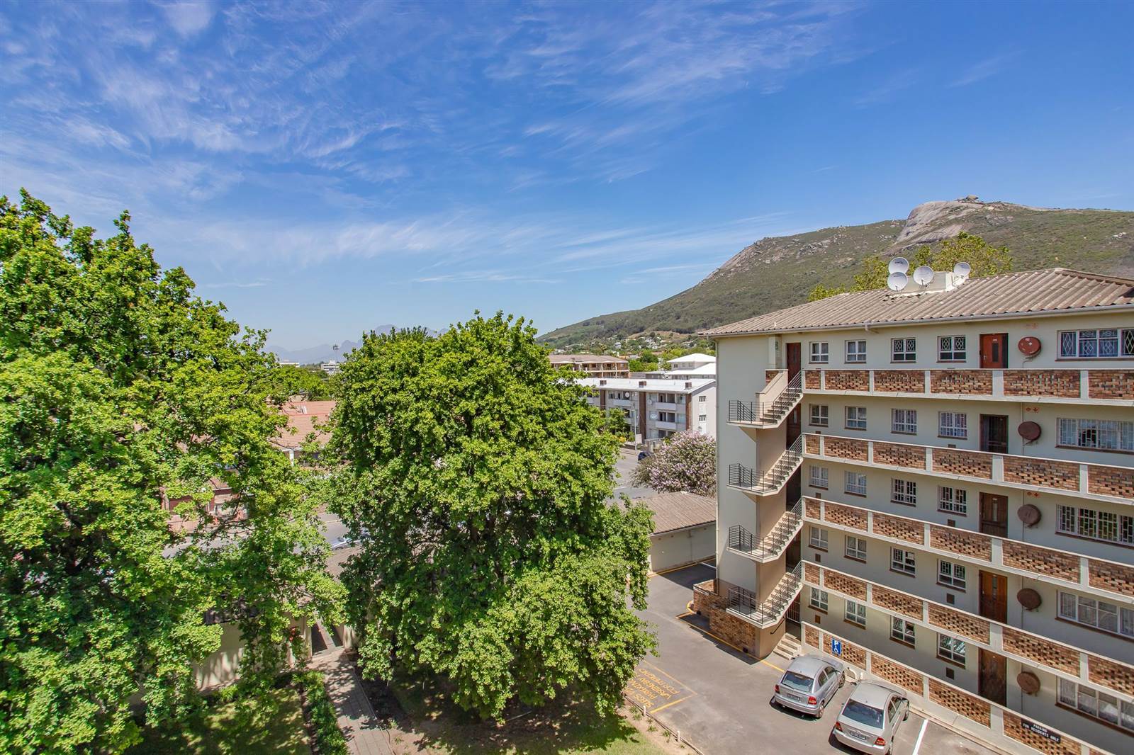 2 Bed Apartment in Paarl Central East photo number 13