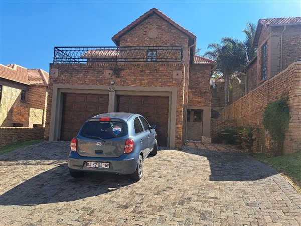 3 Bedroom Townhouse 3 Bedroom Townhouse