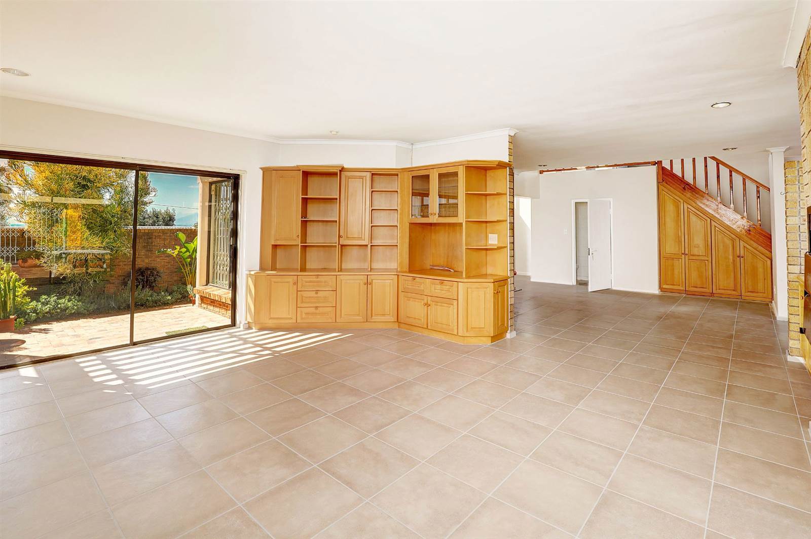 4 Bed House in Blomvlei photo number 3