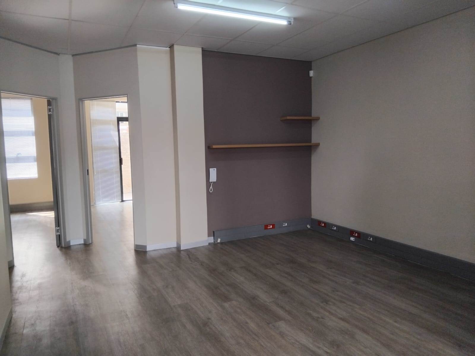 121  m² Commercial space in Bendor photo number 2