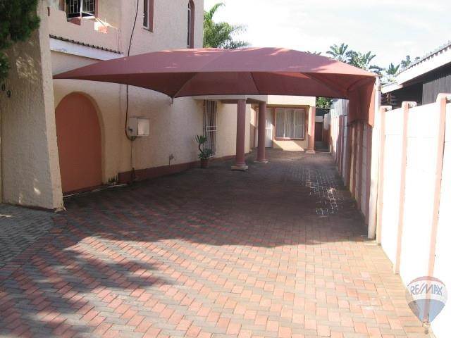 9 Bed House in Rustenburg photo number 4