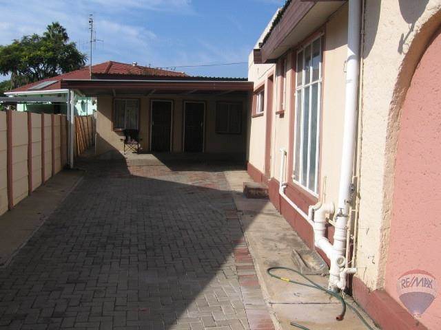 9 Bed House in Rustenburg photo number 3