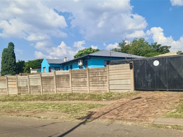 4 Bedroom House 4 Bedroom House
