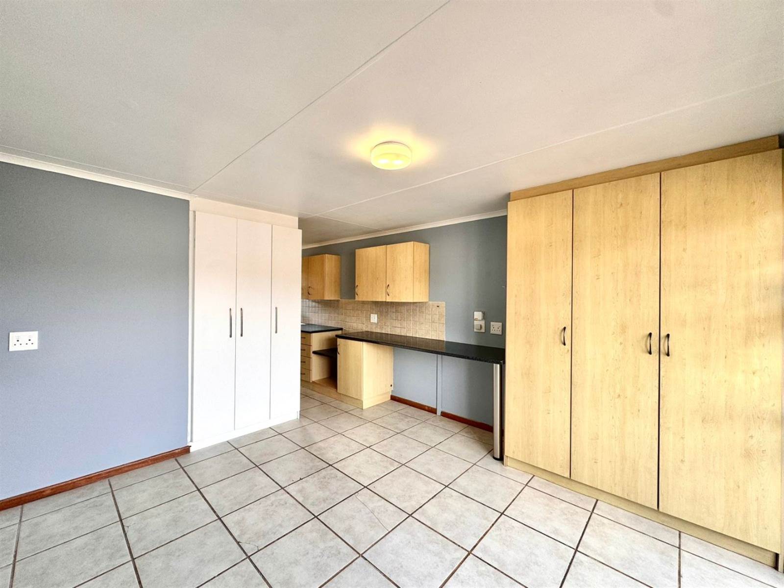1 Bed Apartment in Jeffreys Bay photo number 3
